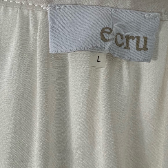 Classic Minimalist Blouse - Picture 5 of 5